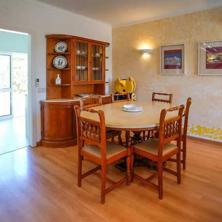 Beautiful In With Private Pool Ferienhaus